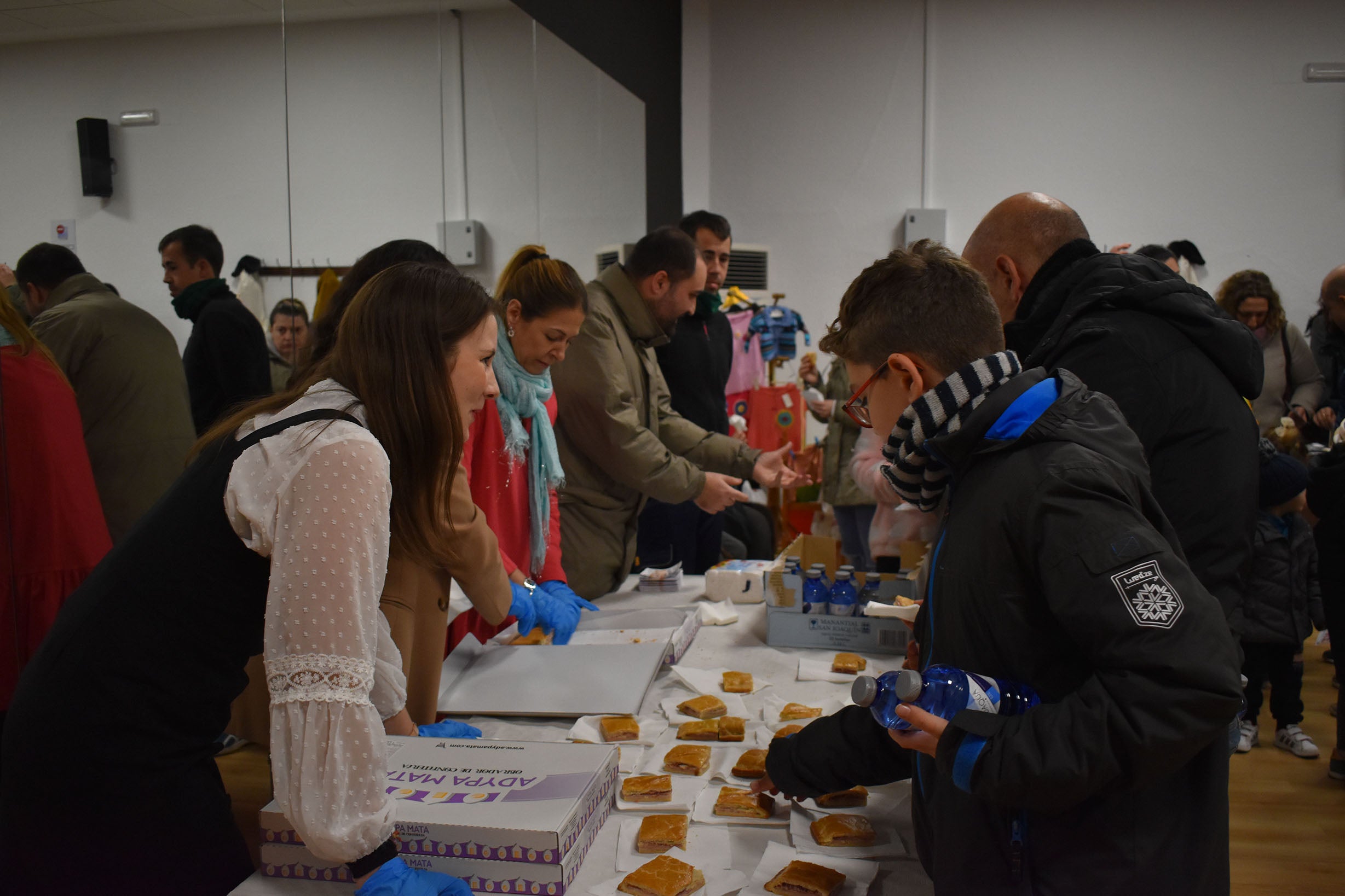 Así ha sido el mercadillo solidario a favor del proyecto Mupol en Castellanos de Moriscos