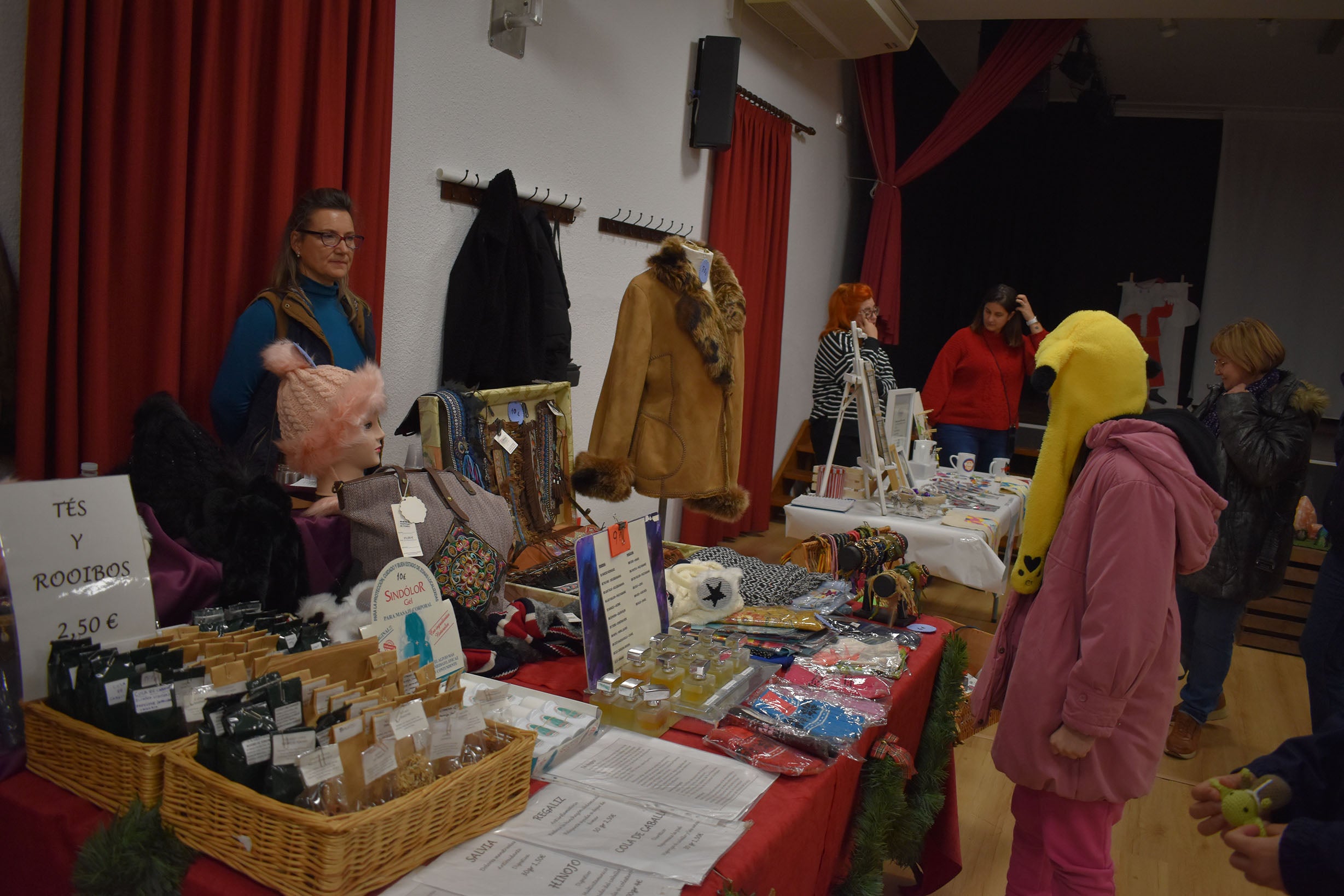 Así ha sido el mercadillo solidario a favor del proyecto Mupol en Castellanos de Moriscos