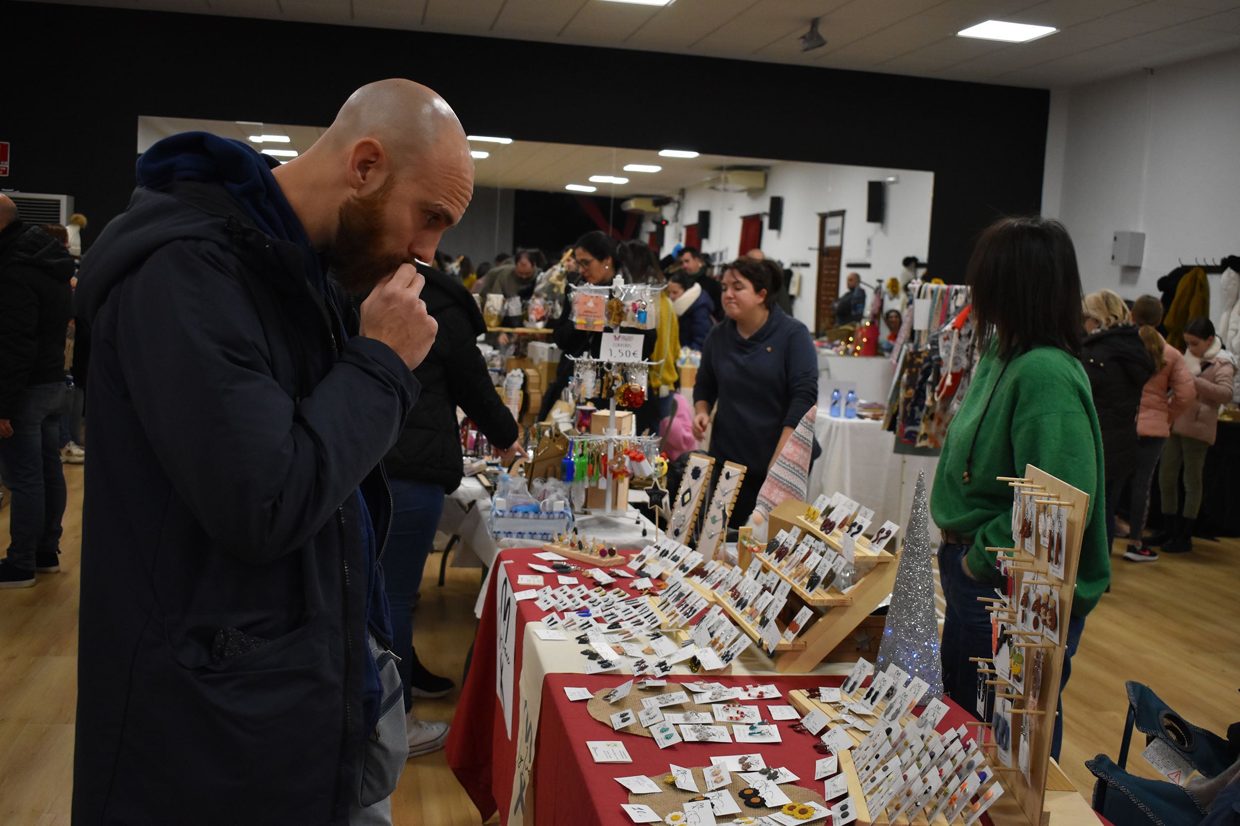 Así ha sido el mercadillo solidario a favor del proyecto Mupol en Castellanos de Moriscos