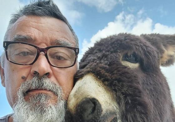  José Mozo, con uno de sus animales.