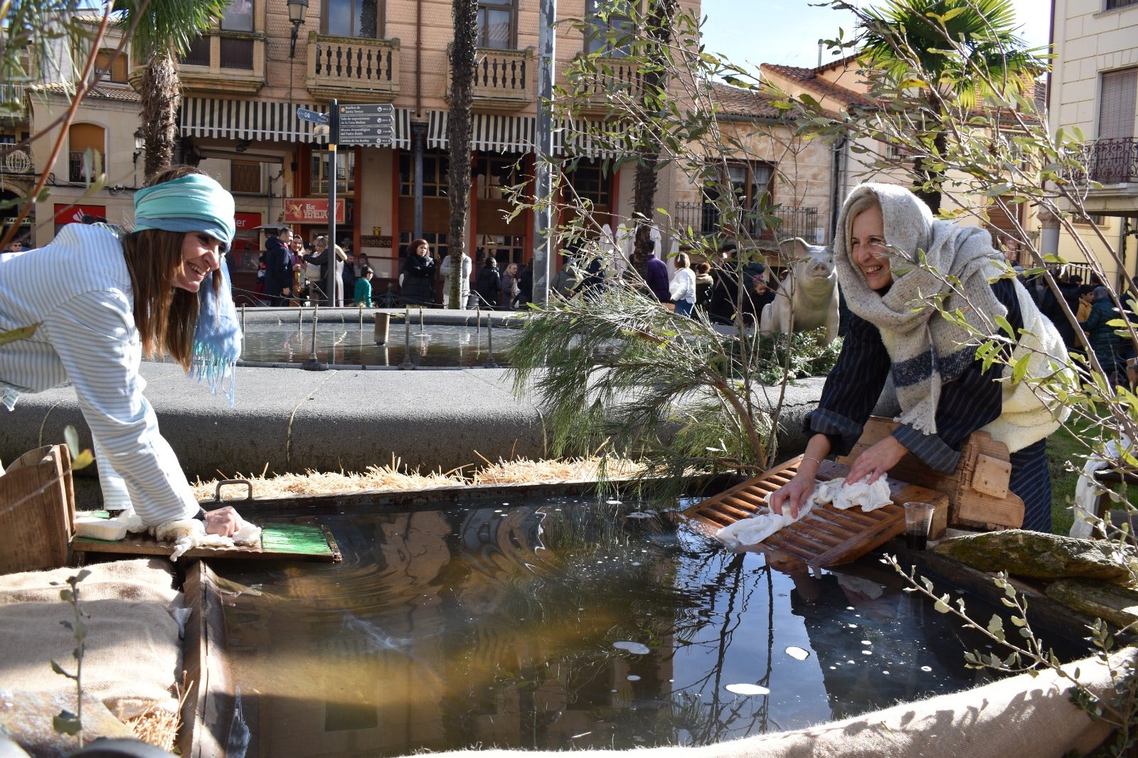 La Plaza Mayor de Alba de Tormes convertida en Belén después de más de quince años