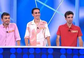 Los tres jóvenes, durante la emisión de un programa.