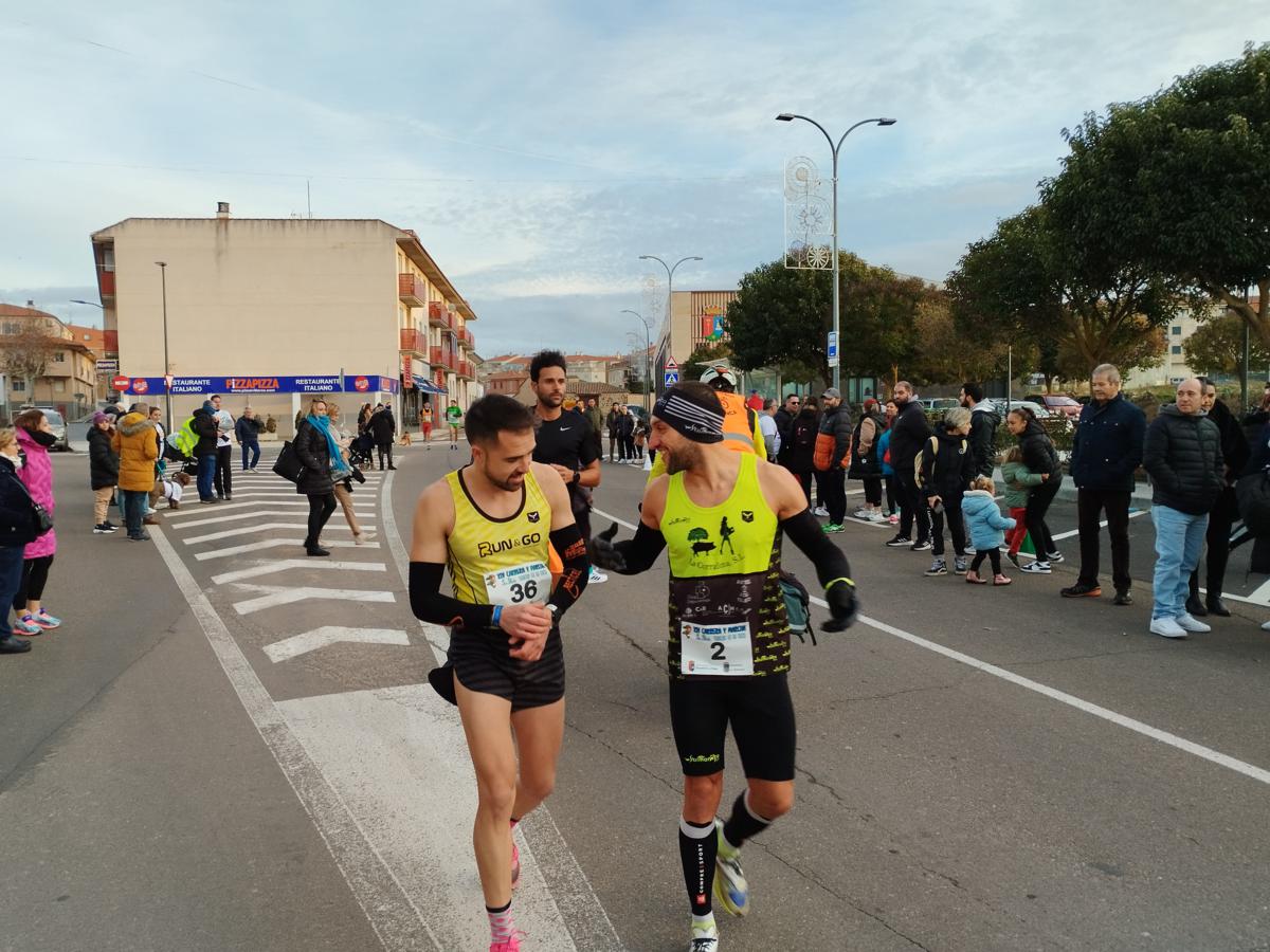 Alberto Bueno y Fany Tobal fueron los más rápidos en la San Silvestre de Villares