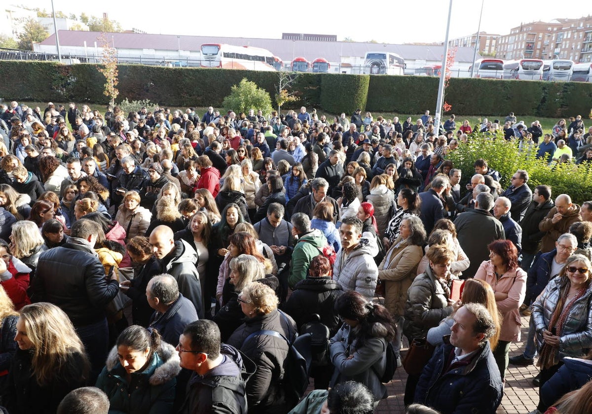 Cientos de candidatos a las oposiciones de celador celebradas en noviembre.