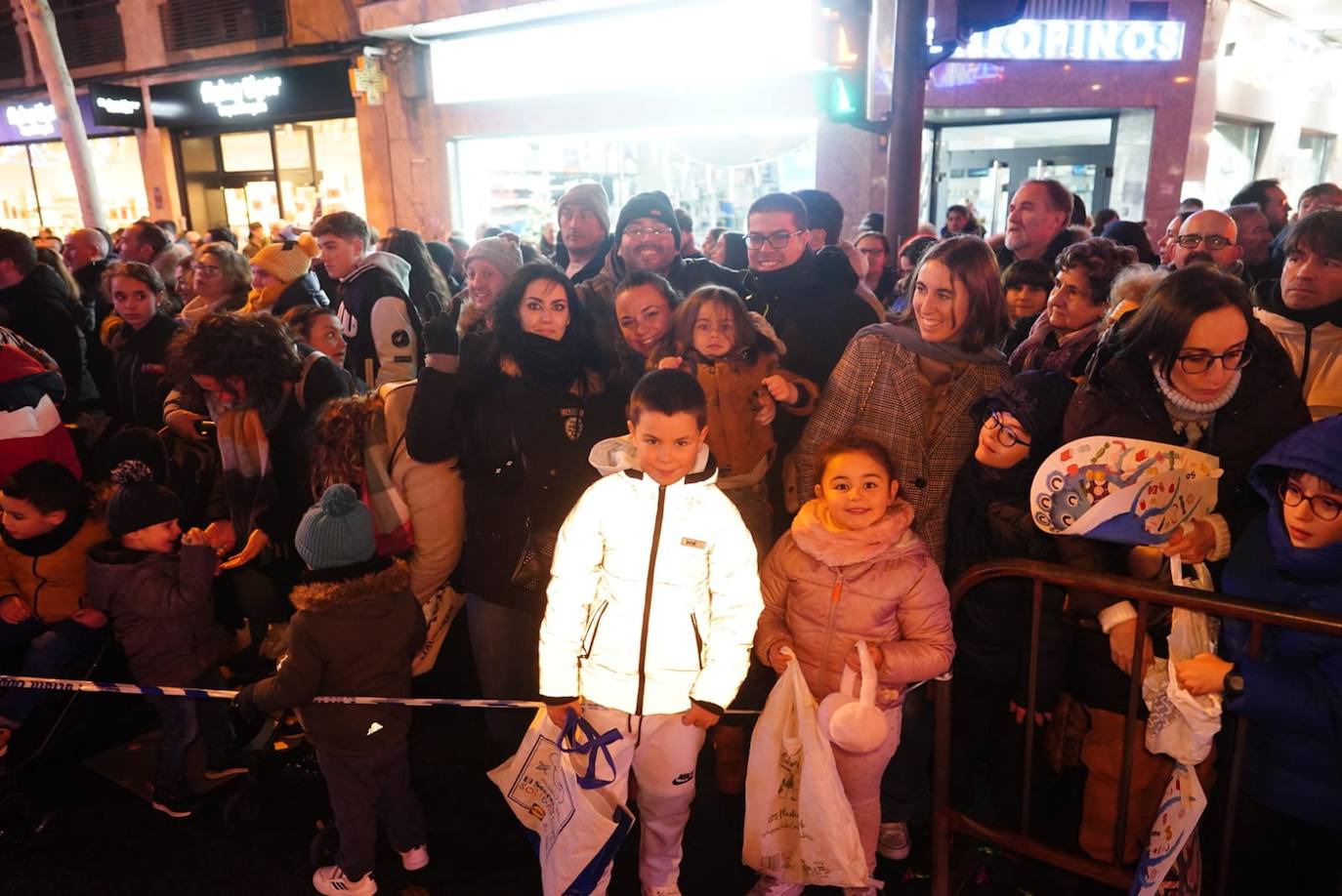 Los Reyes Magos reclaman la paz desde la Plaza Mayor de Salamanca