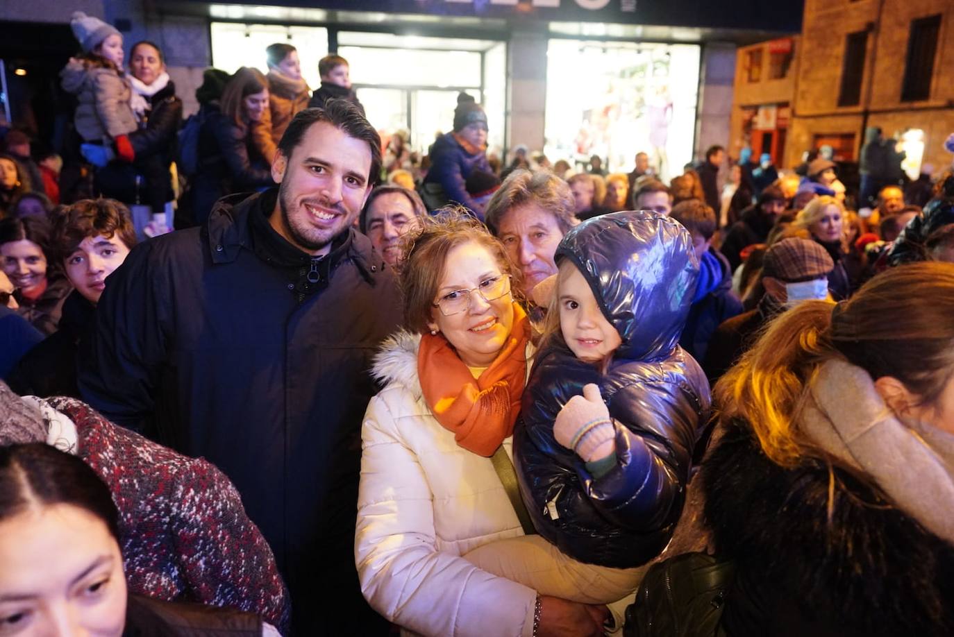 Los Reyes Magos reclaman la paz desde la Plaza Mayor de Salamanca