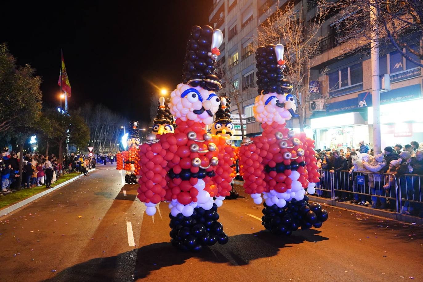 Los Reyes Magos reclaman la paz desde la Plaza Mayor de Salamanca