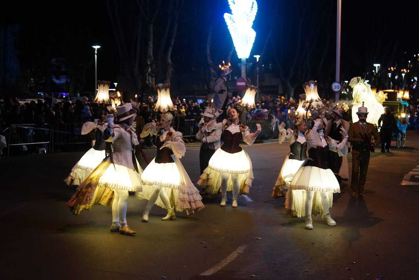 Los Reyes Magos reclaman la paz desde la Plaza Mayor de Salamanca