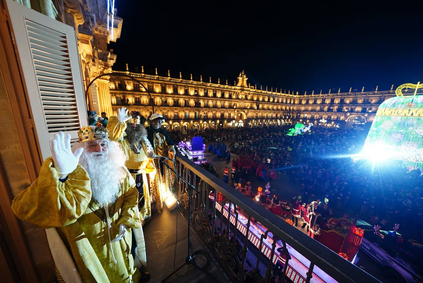 Los Reyes Magos reclaman la paz desde la Plaza Mayor de Salamanca