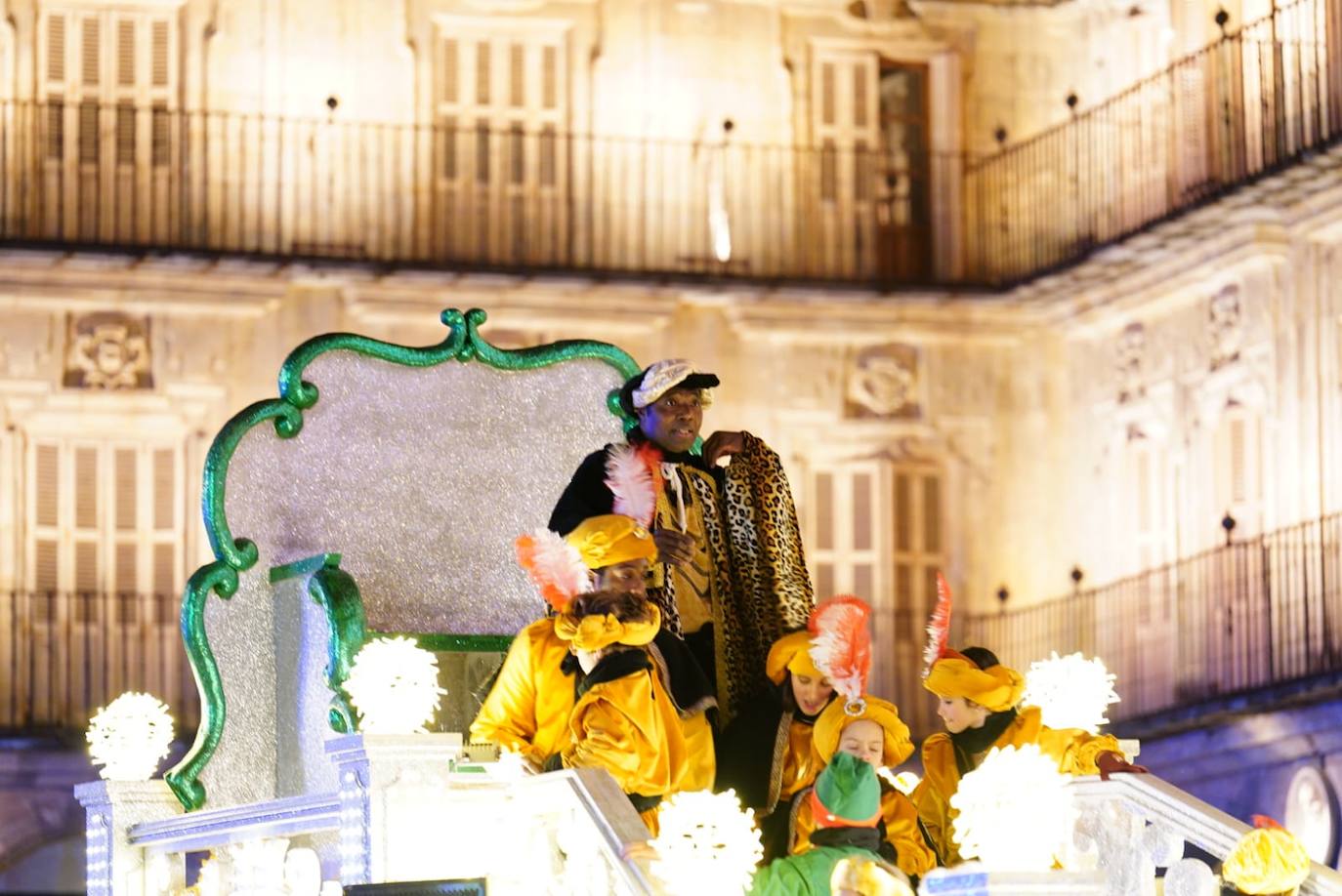 Los Reyes Magos reclaman la paz desde la Plaza Mayor de Salamanca