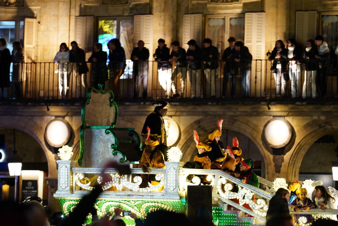 Los Reyes Magos reclaman la paz desde la Plaza Mayor de Salamanca