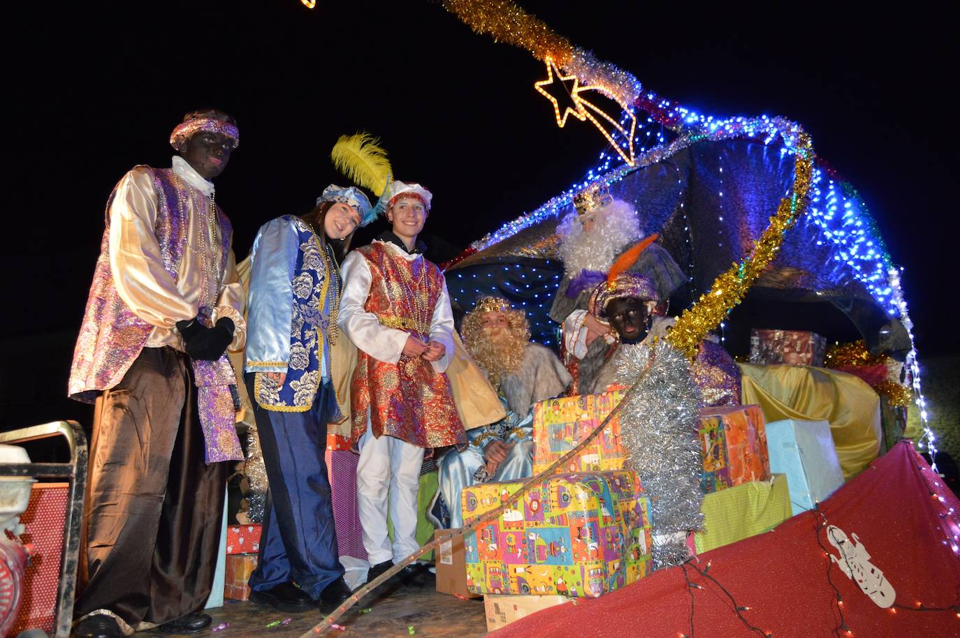 Día de fiesta en Linares de Riofrío por la llegada de los Reyes Magos