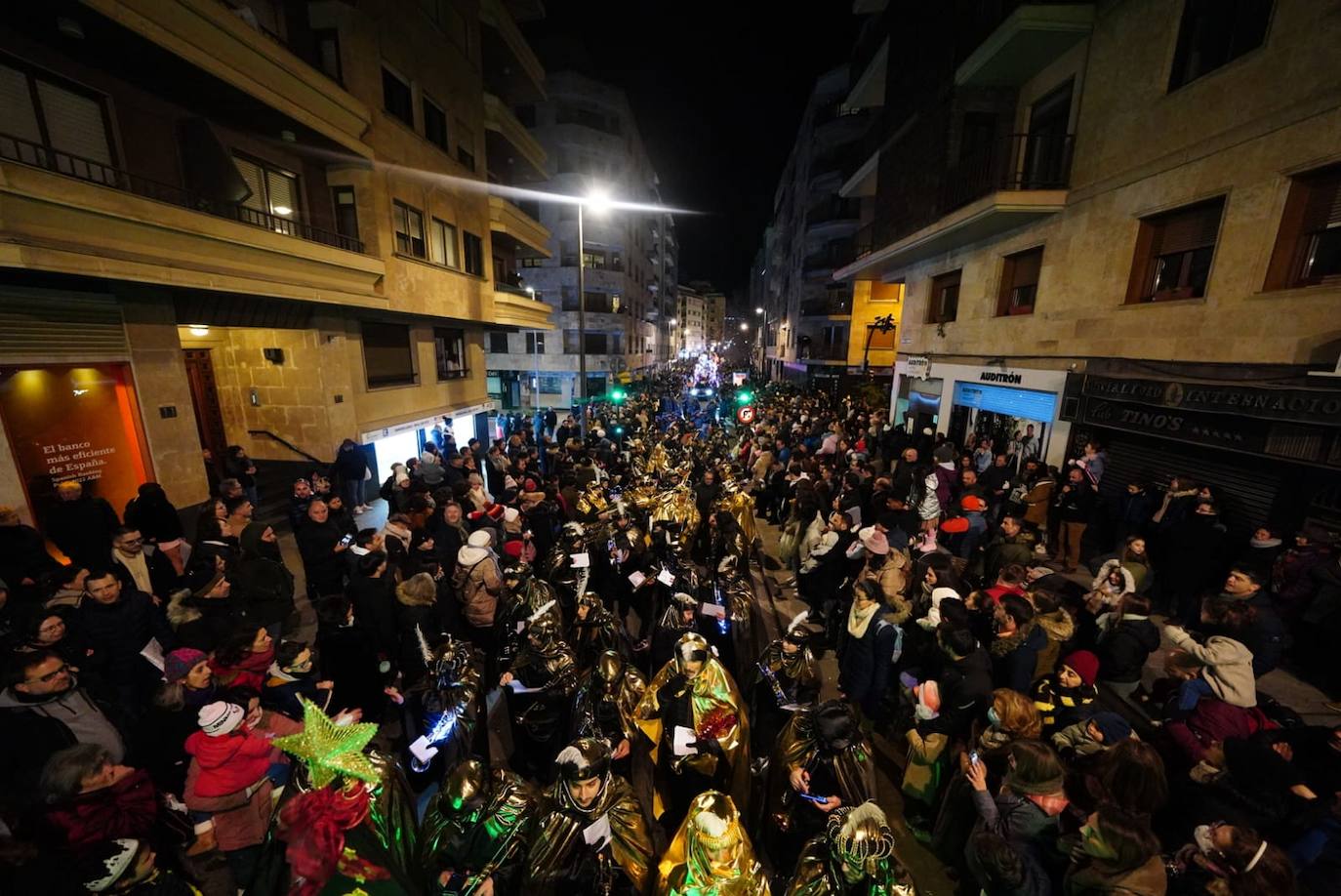 Los Reyes Magos reclaman la paz desde la Plaza Mayor de Salamanca