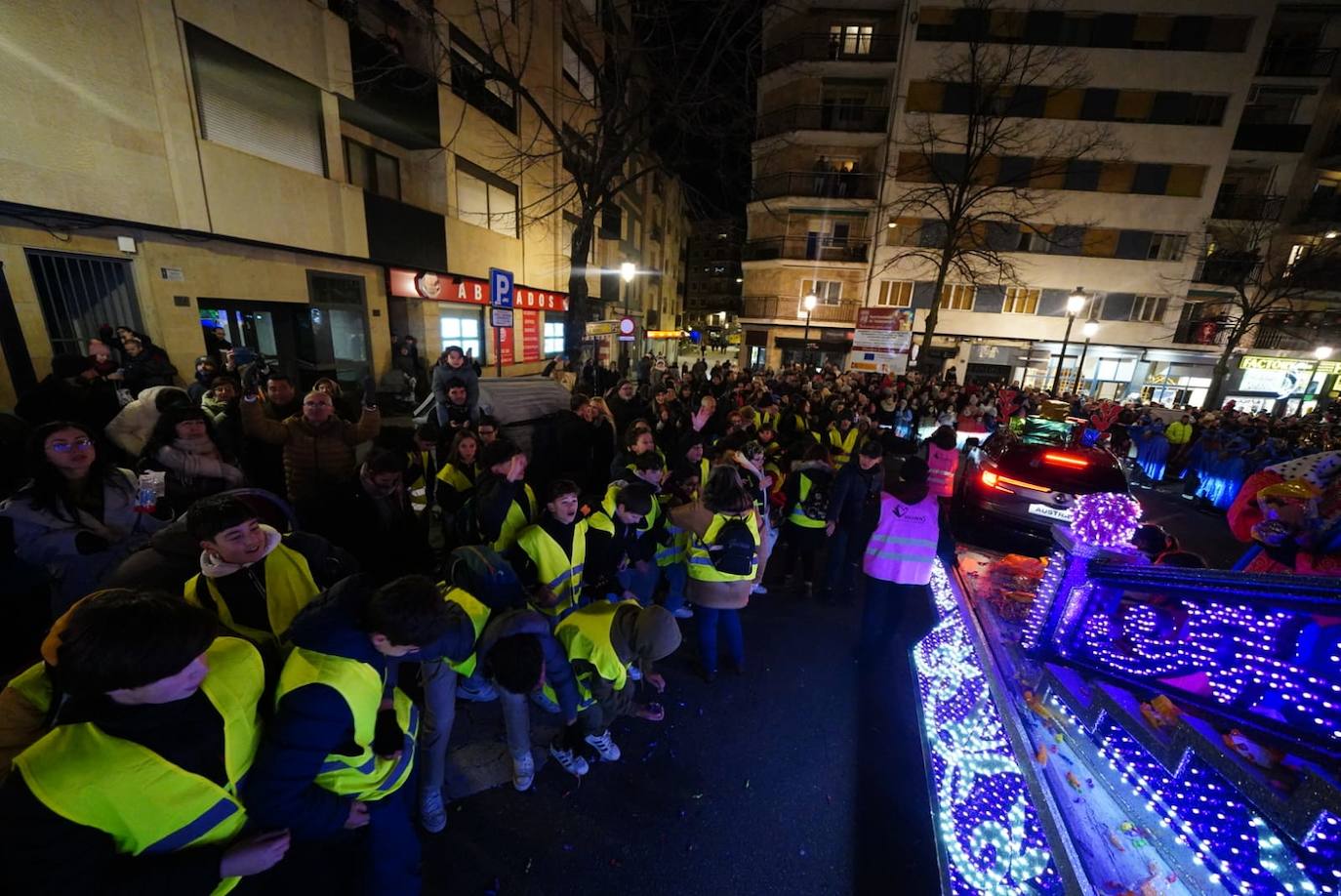 Los Reyes Magos reclaman la paz desde la Plaza Mayor de Salamanca