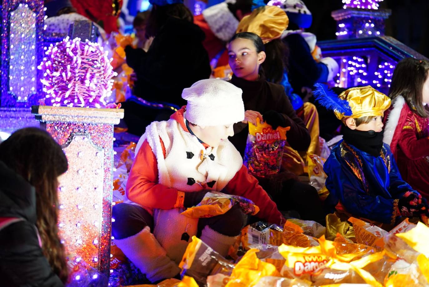 Los Reyes Magos reclaman la paz desde la Plaza Mayor de Salamanca