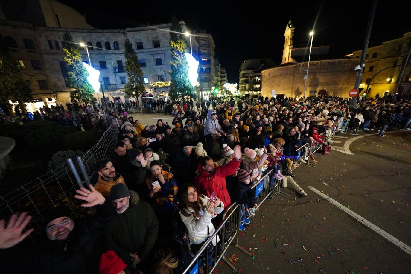 Los Reyes Magos reclaman la paz desde la Plaza Mayor de Salamanca