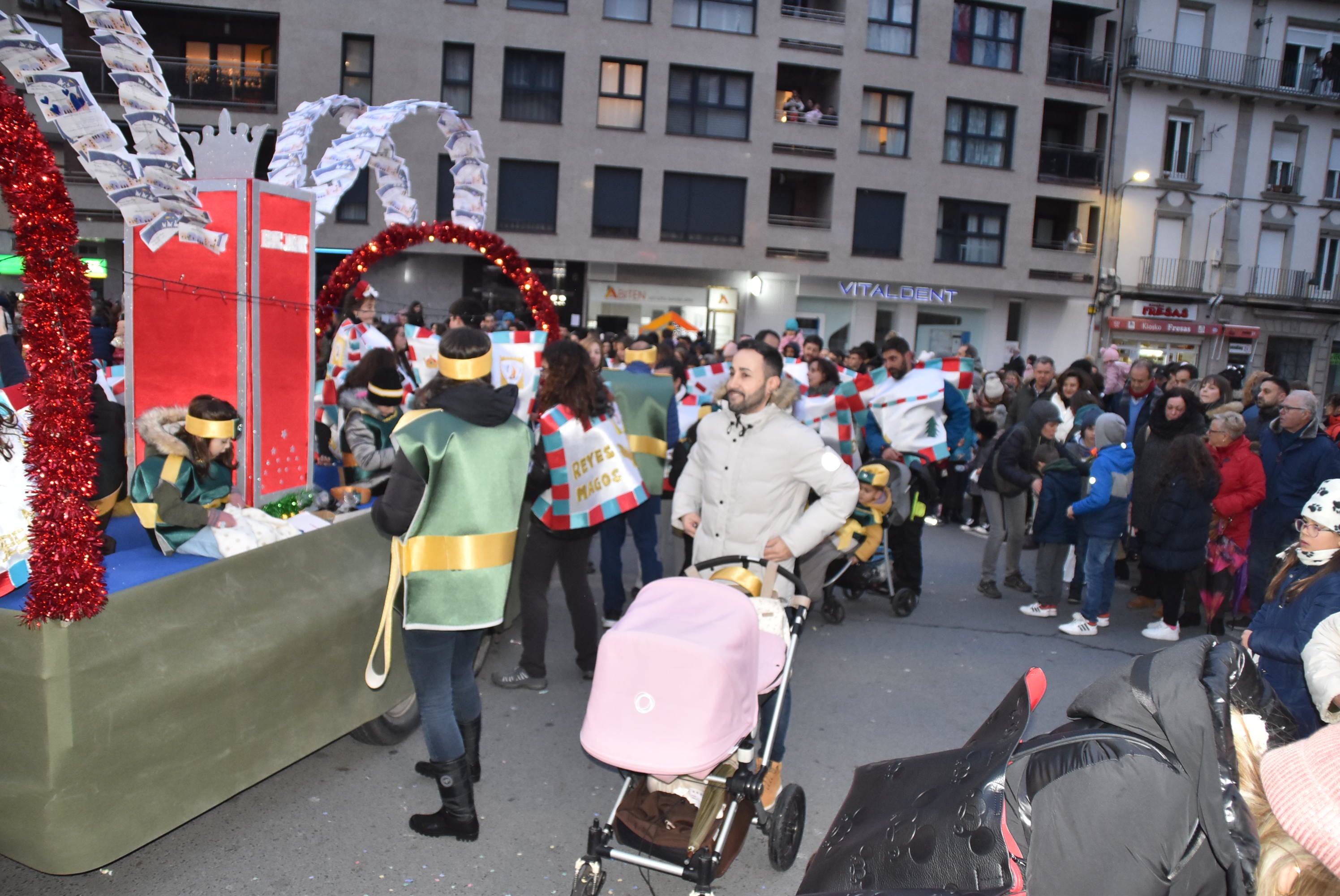 La llegada de los Reyes Magos llena las calles de Béjar