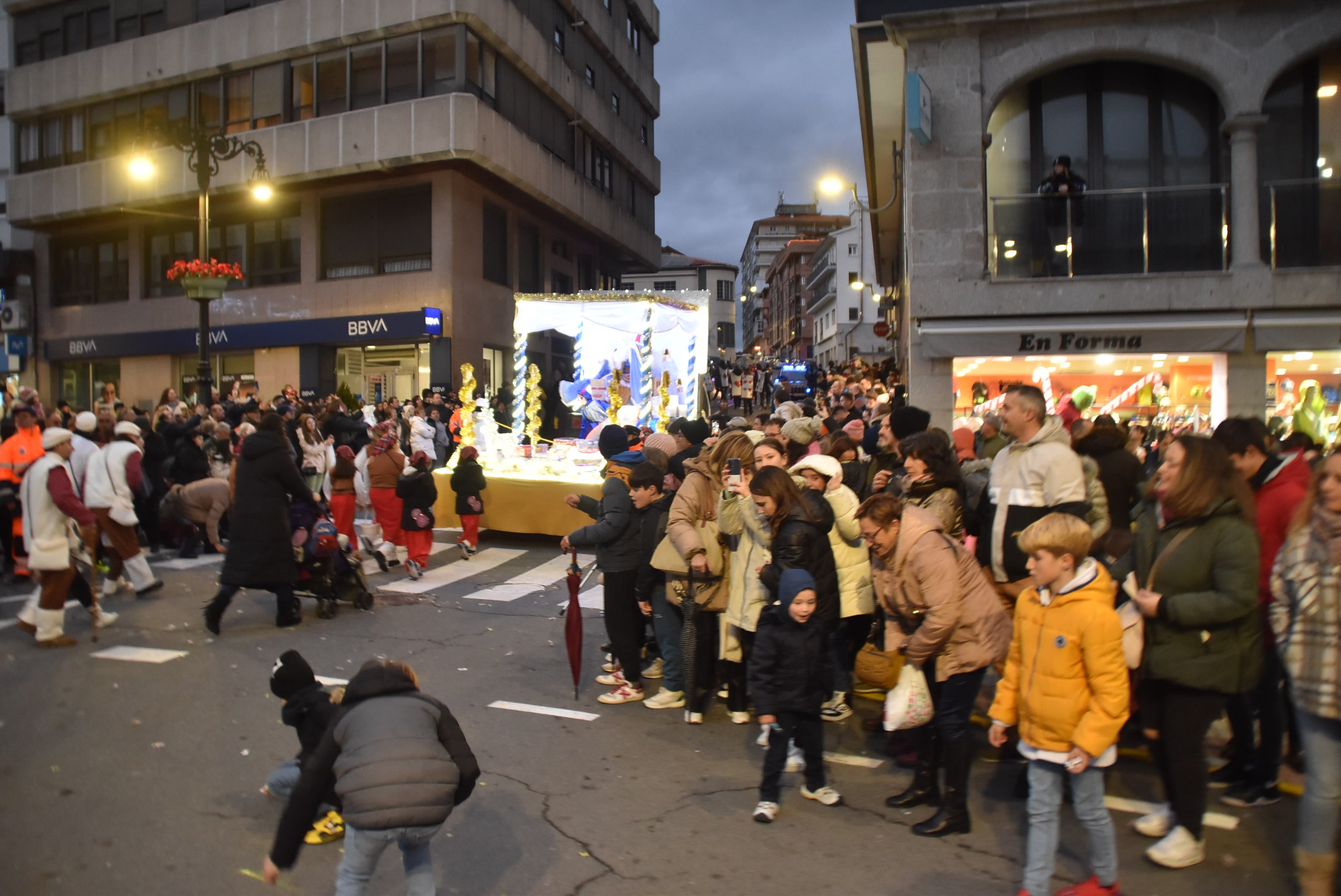 La llegada de los Reyes Magos llena las calles de Béjar
