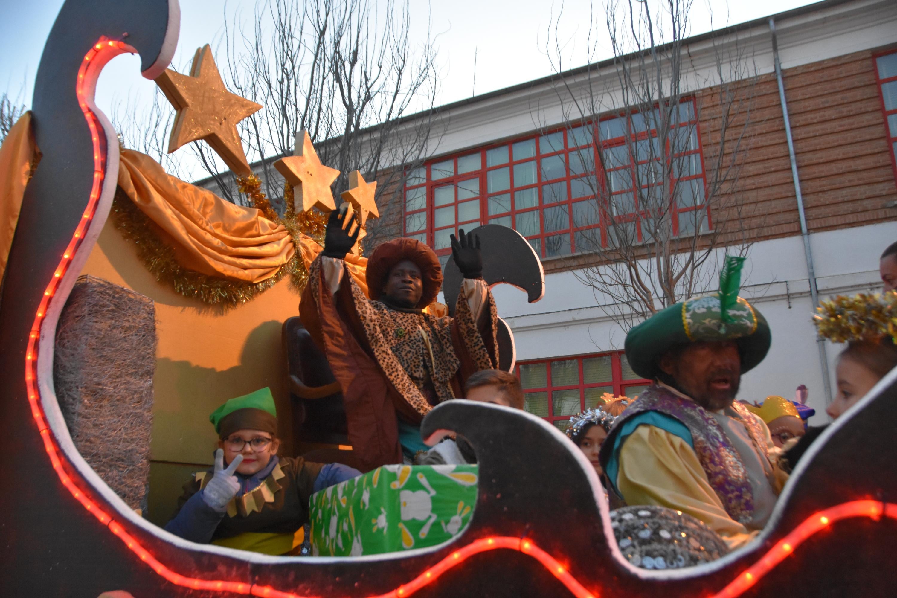 Flamantes nuevas carrozas para Sus Majestades en Alba