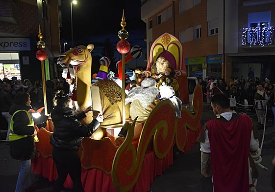 La carroza de Gaspar a su paso por las calles de Carbajosa