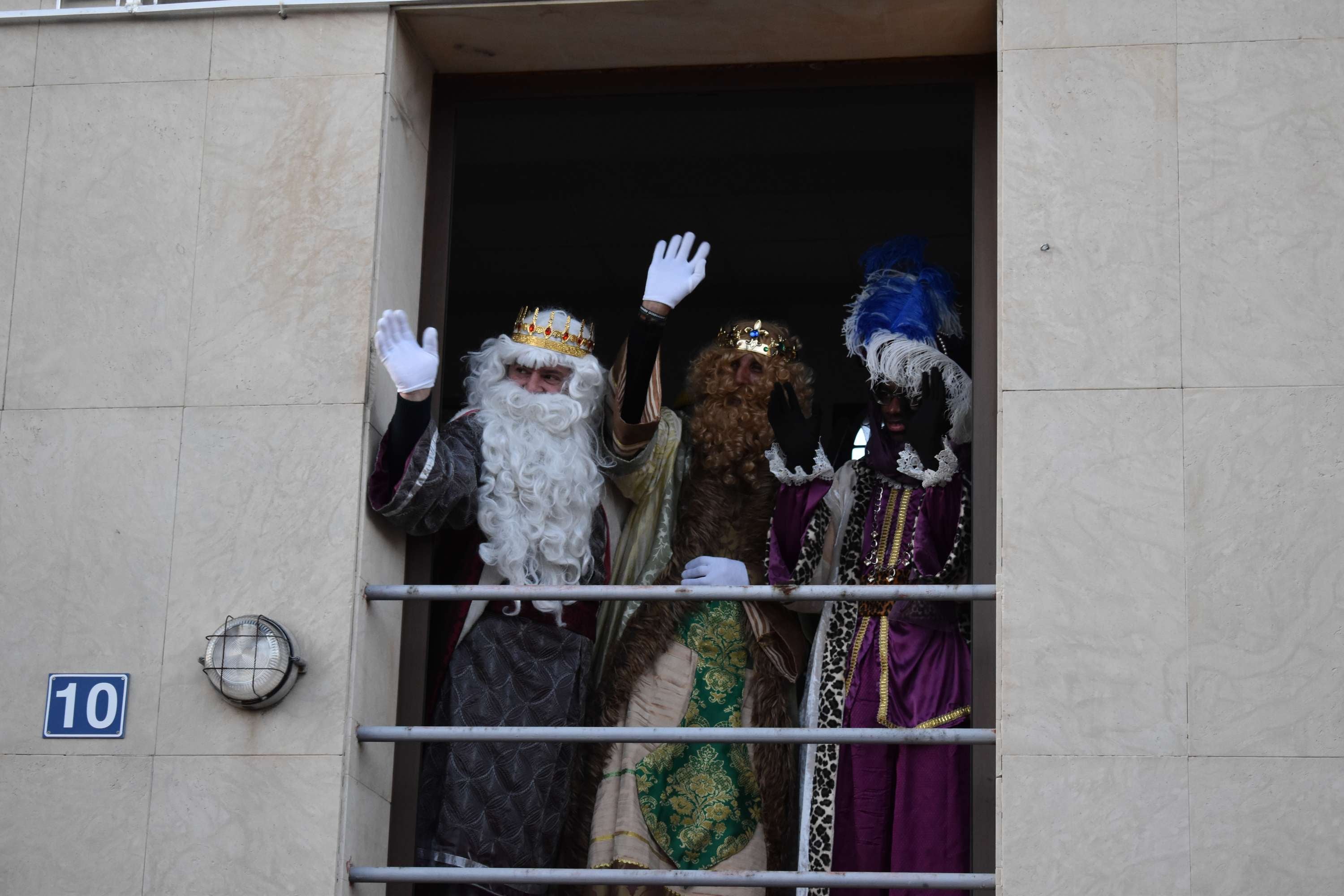 Los Reyes Magos llegan a Castellanos de Moriscos a ritmo de batucada