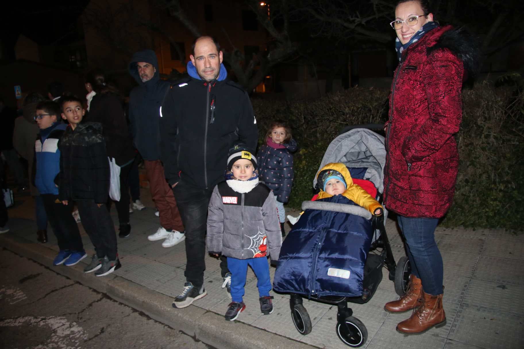Un tren y 900 cucuruchos de caramelos en la gran tarde infantil de Villamayor