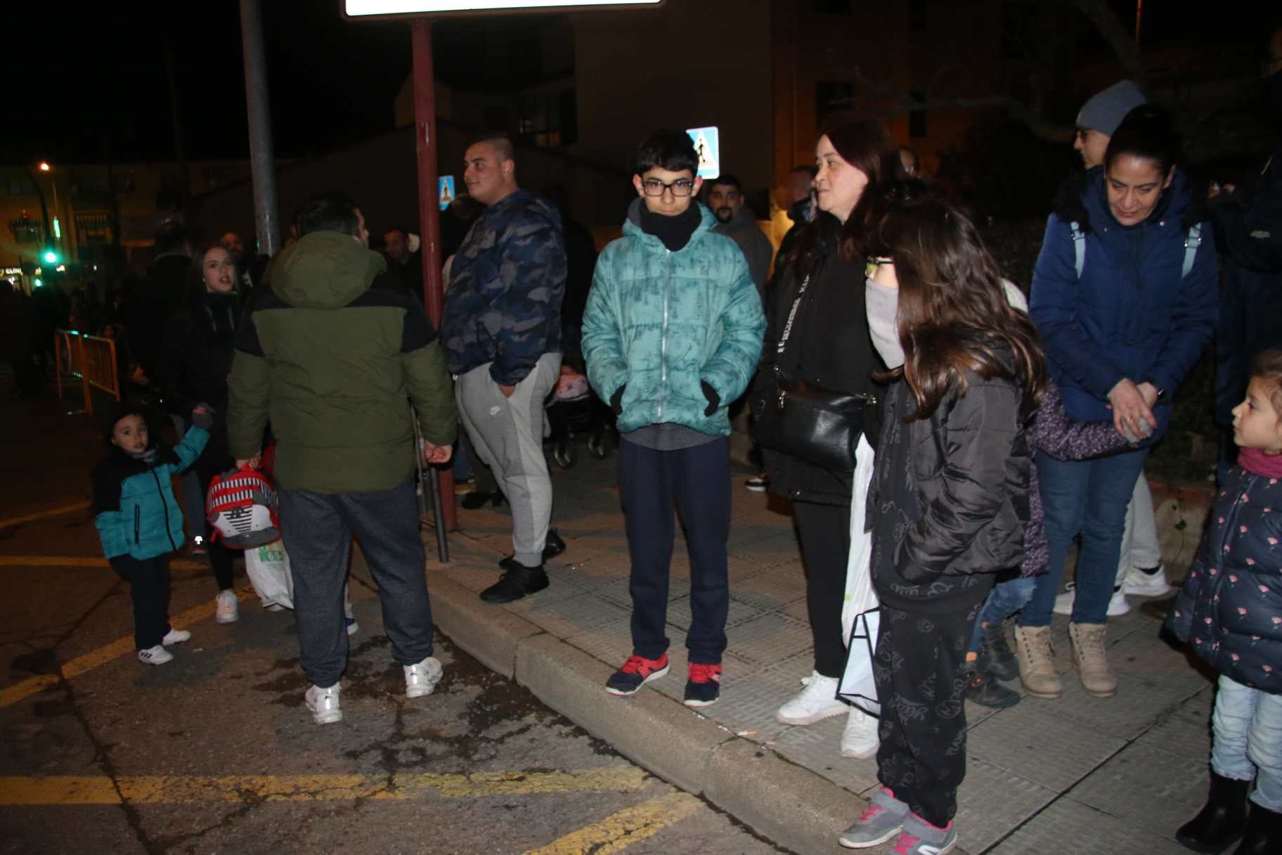 Un tren y 900 cucuruchos de caramelos en la gran tarde infantil de Villamayor