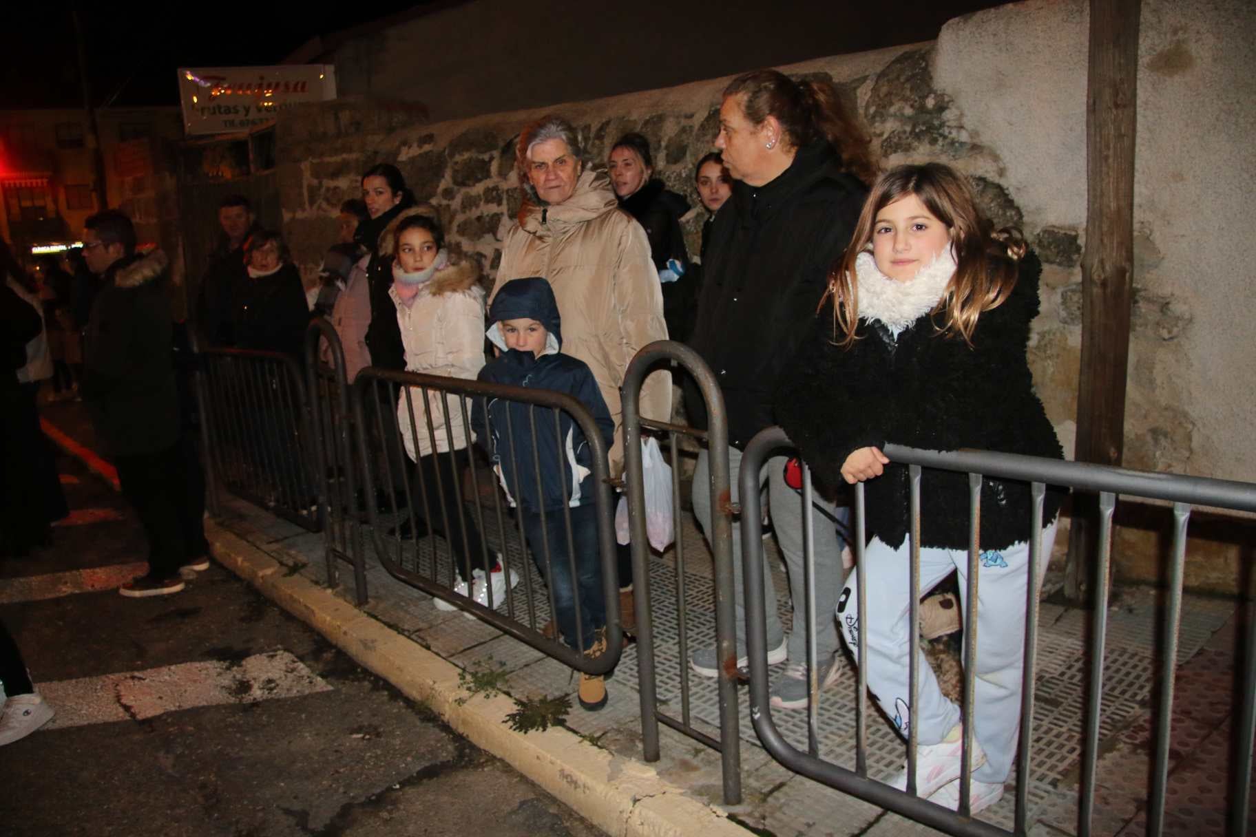 Un tren y 900 cucuruchos de caramelos en la gran tarde infantil de Villamayor