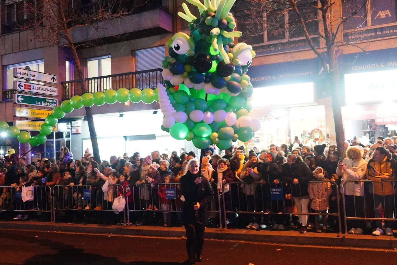 Los Reyes Magos reclaman la paz desde la Plaza Mayor de Salamanca