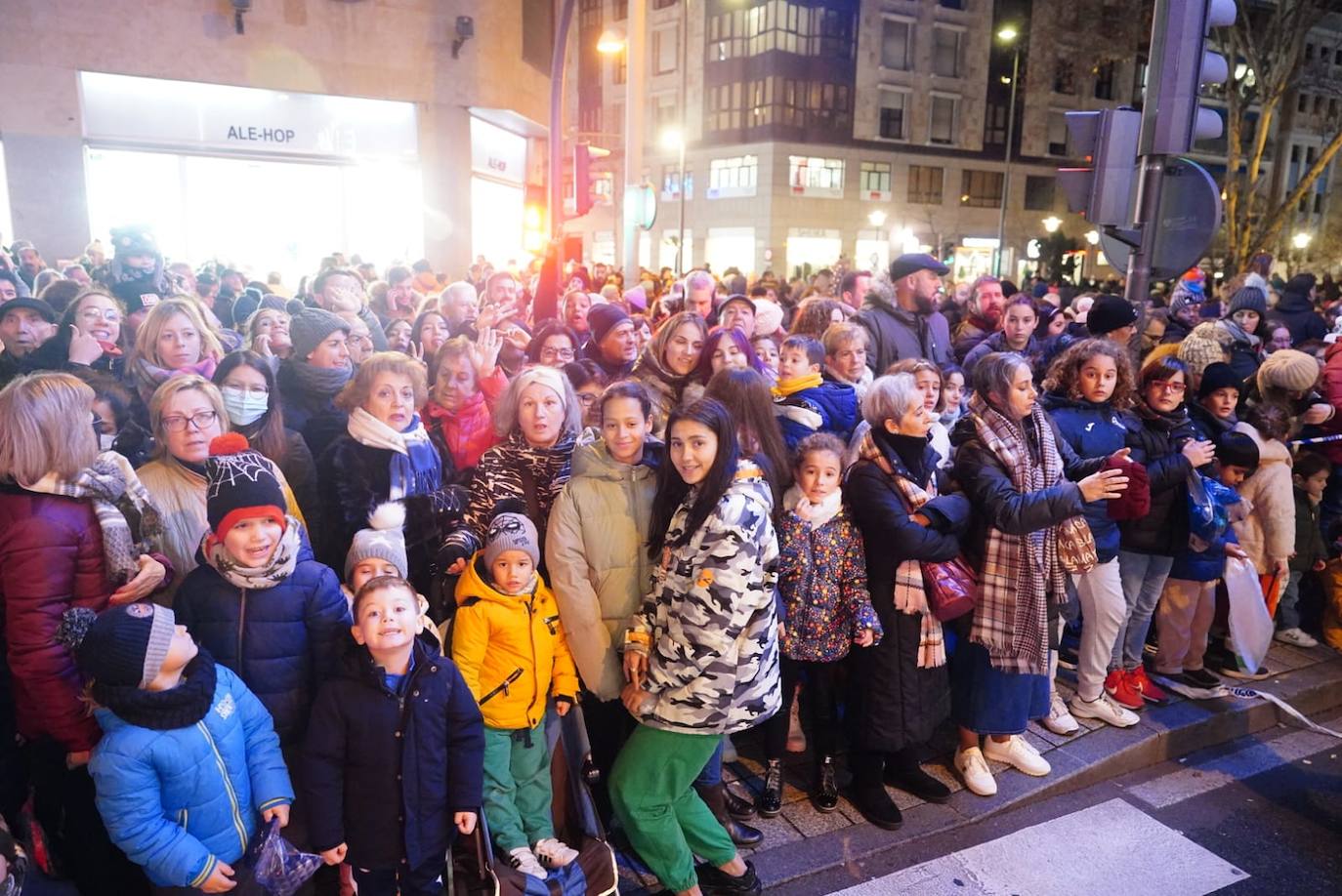 Los Reyes Magos reclaman la paz desde la Plaza Mayor de Salamanca