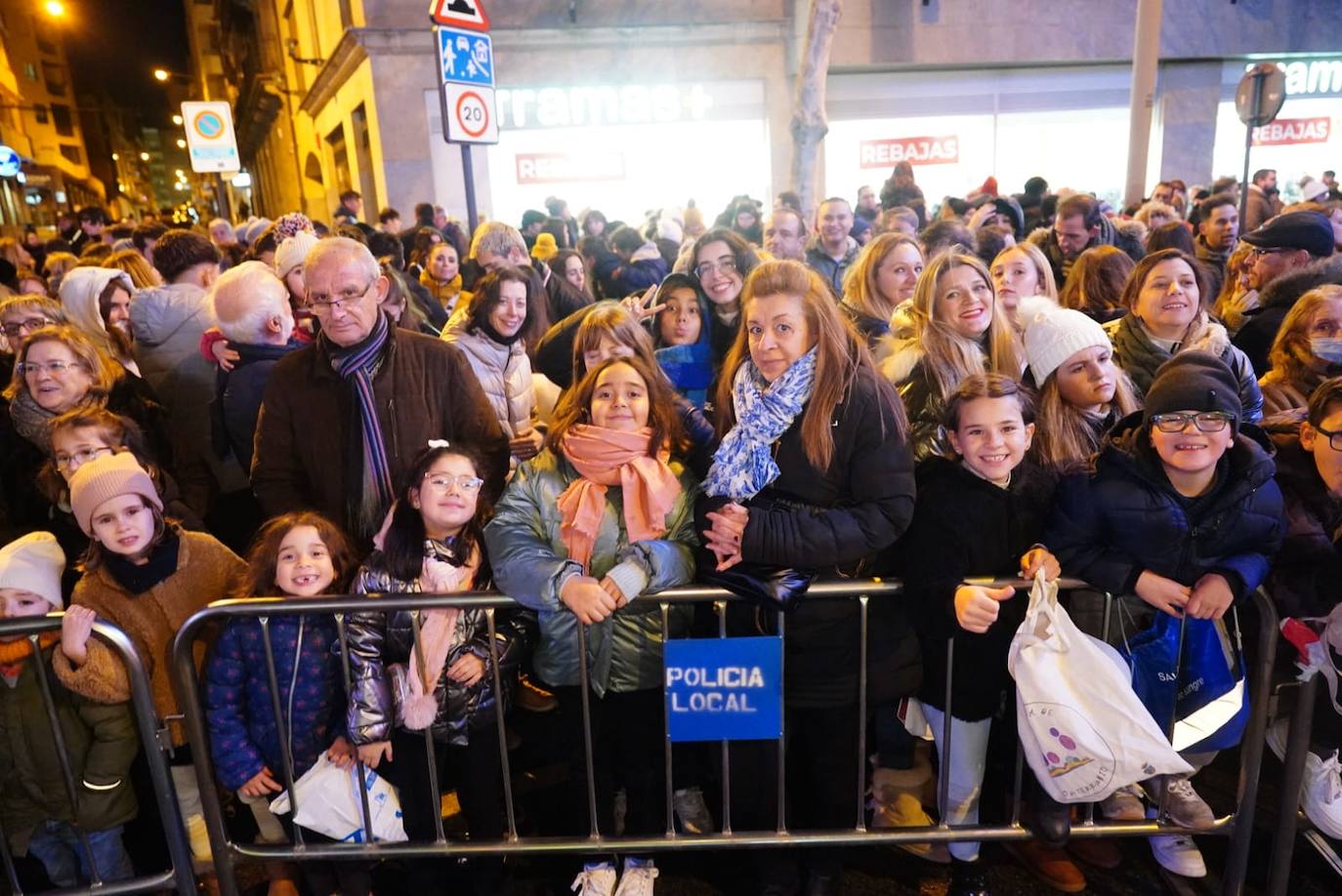 Los Reyes Magos reclaman la paz desde la Plaza Mayor de Salamanca