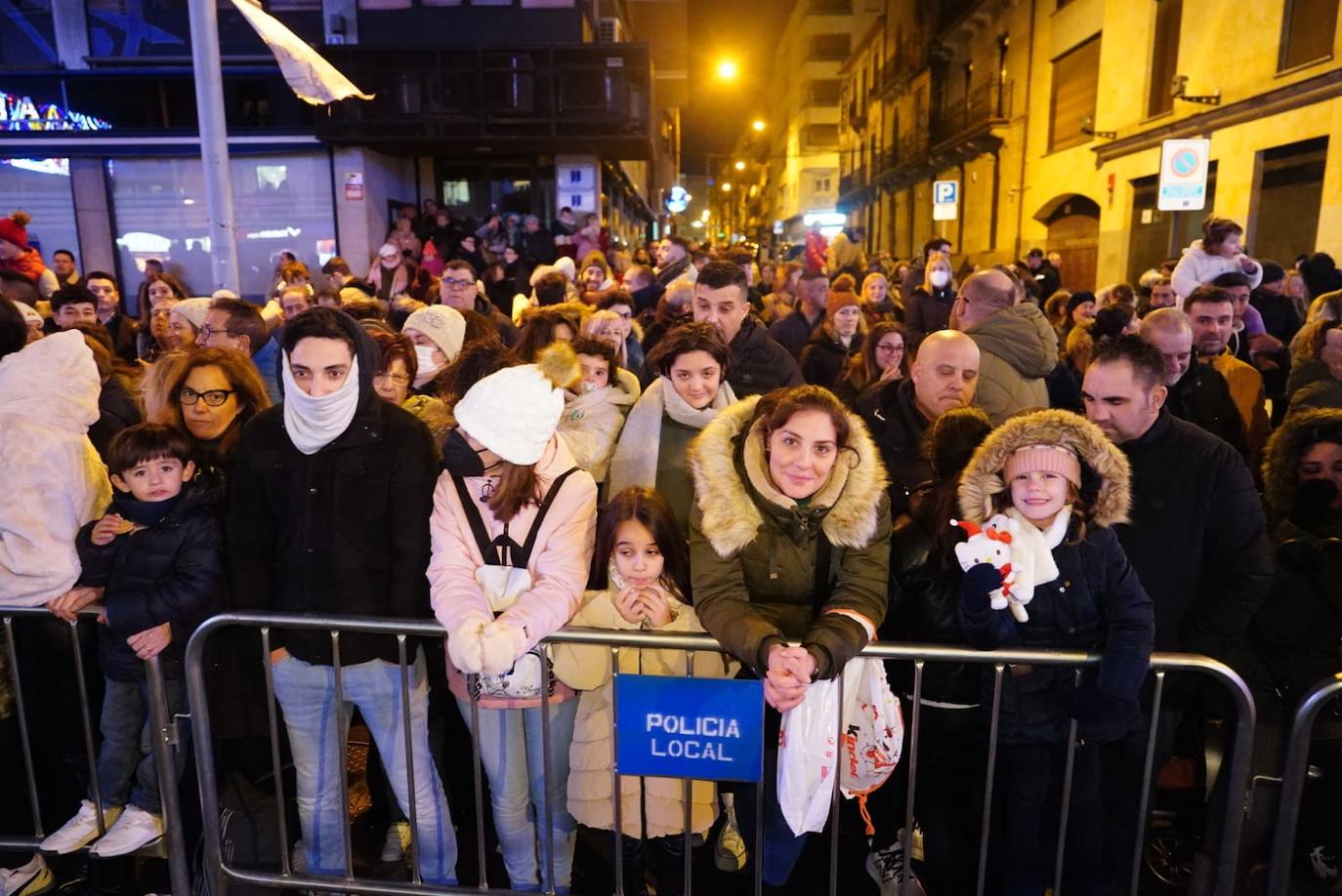 Los Reyes Magos reclaman la paz desde la Plaza Mayor de Salamanca