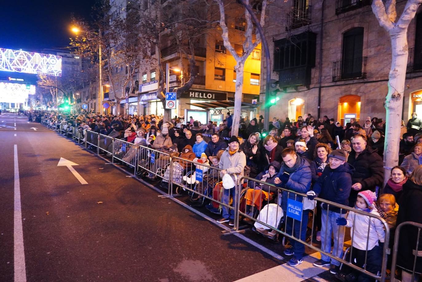 Los Reyes Magos reclaman la paz desde la Plaza Mayor de Salamanca