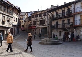 Imagen de la Plaza Mayor de San Esteban de la Sierra.