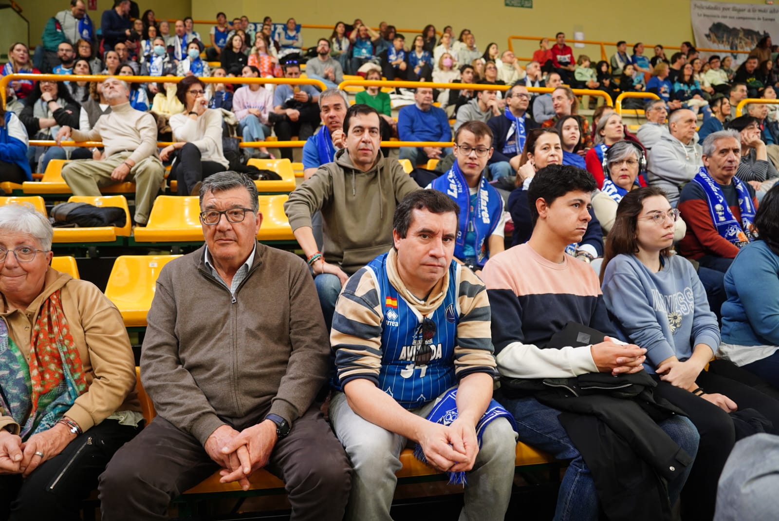 Búscate en la grada de Würzburg en el partido del Avenida contra el IDK