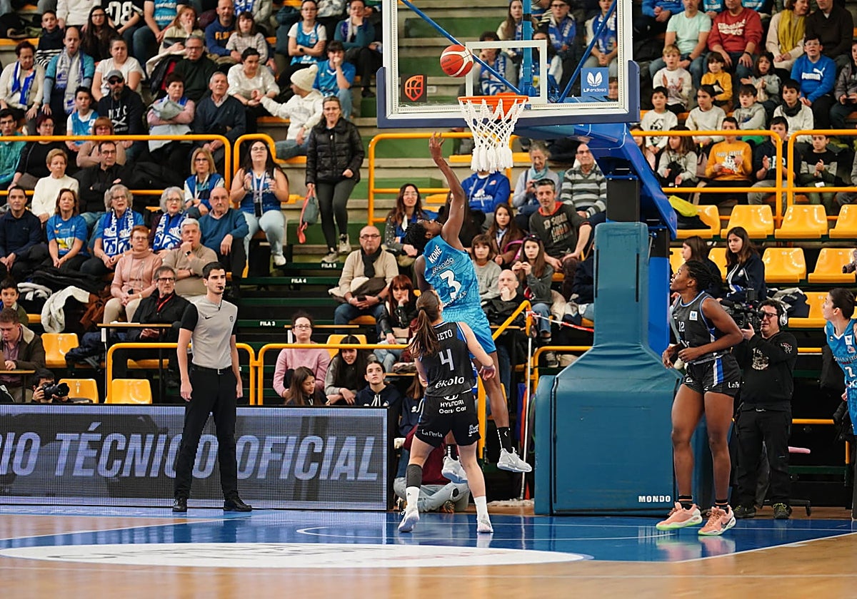 Búscate en la grada de Würzburg en el partido del Avenida contra el IDK