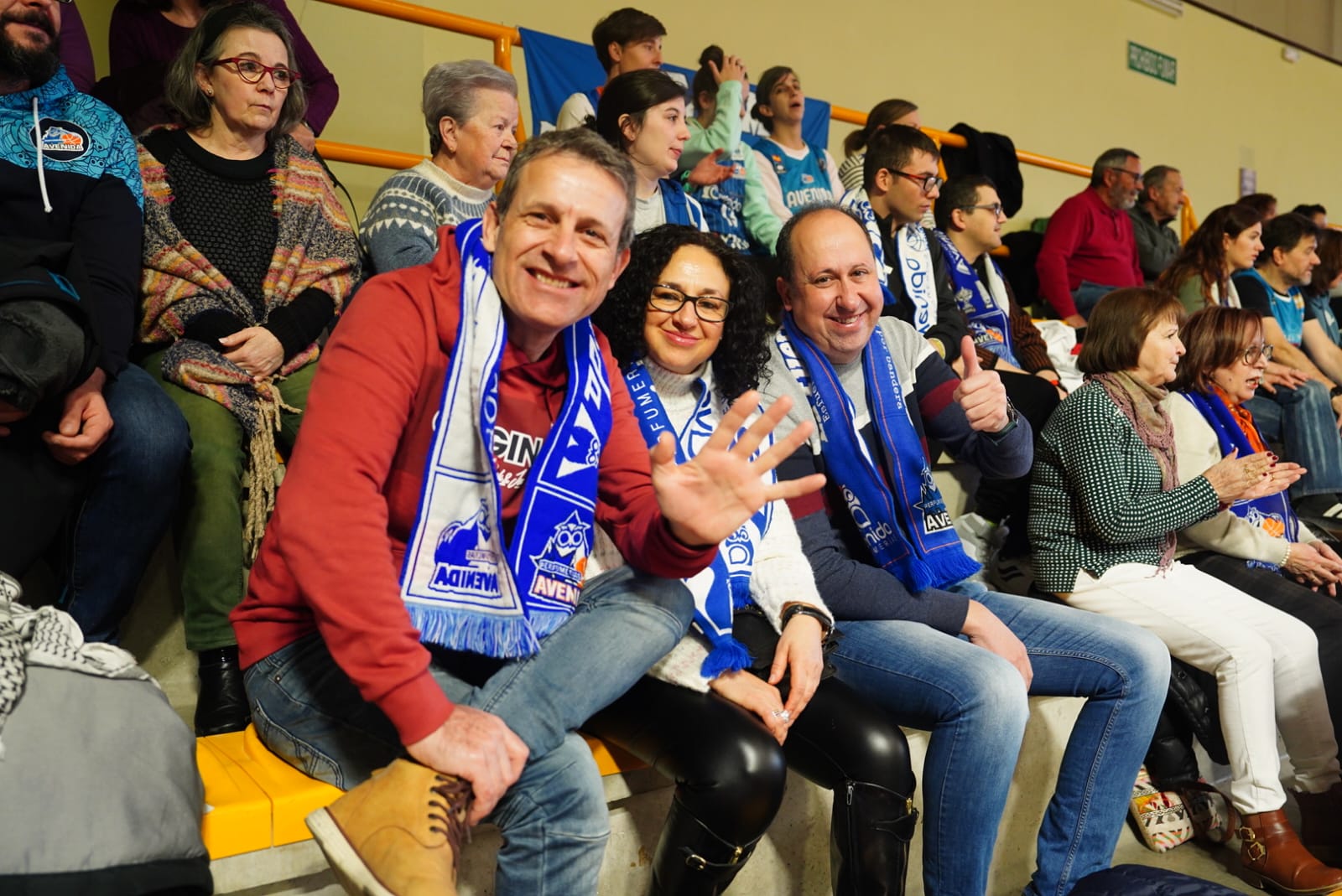 Búscate en la grada de Würzburg en el partido del Avenida contra el IDK