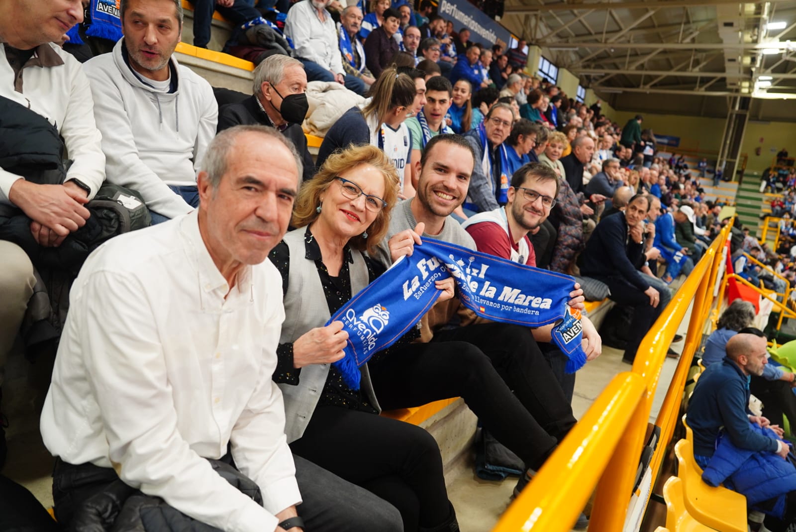 Búscate en la grada de Würzburg en el partido del Avenida contra el IDK