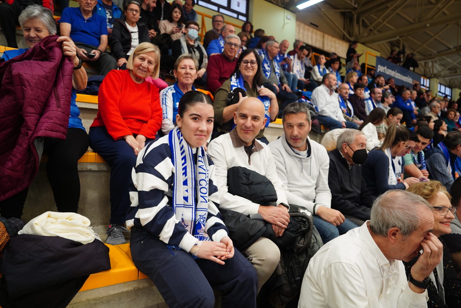 Búscate en la grada de Würzburg en el partido del Avenida contra el IDK