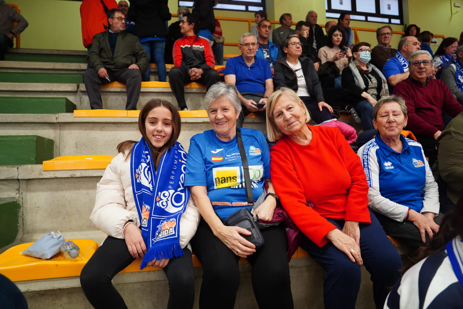 Búscate en la grada de Würzburg en el partido del Avenida contra el IDK