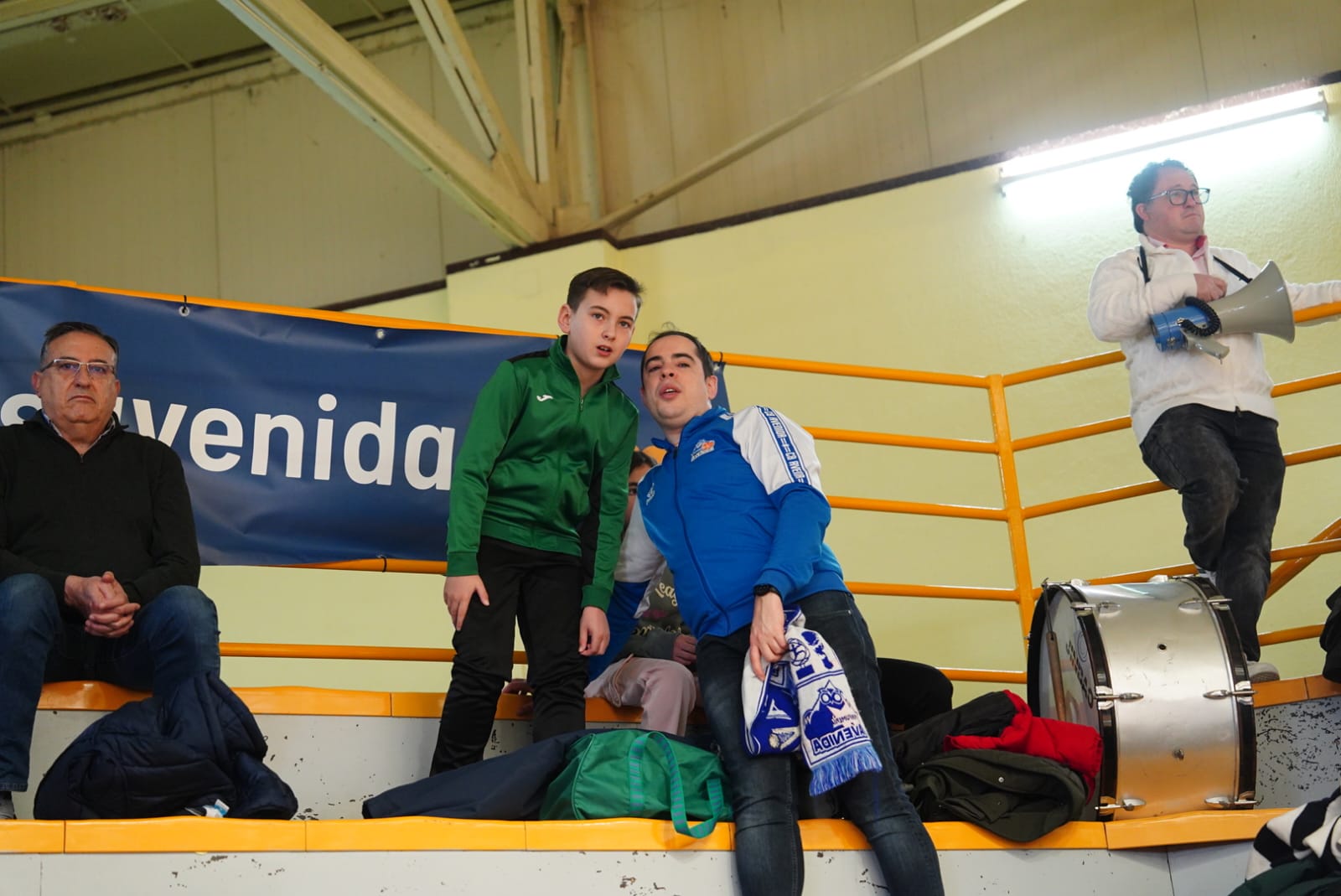 Búscate en la grada de Würzburg en el partido del Avenida contra el IDK