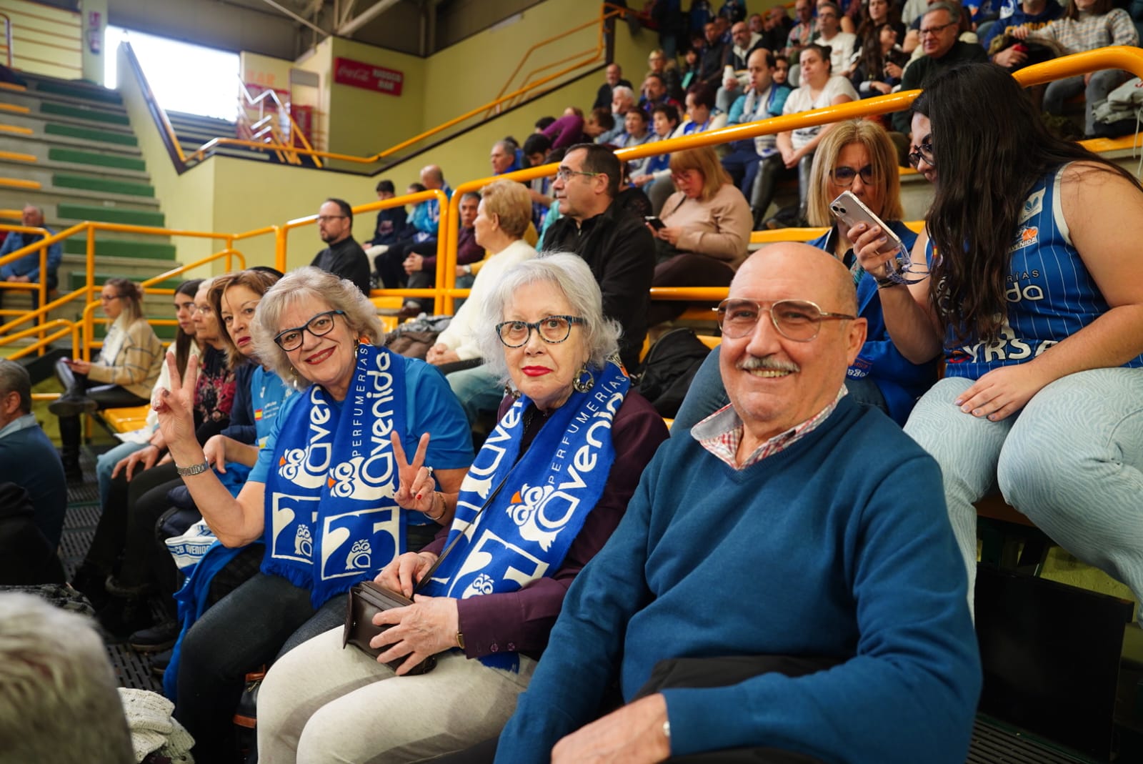 Búscate en la grada de Würzburg en el partido del Avenida contra el IDK