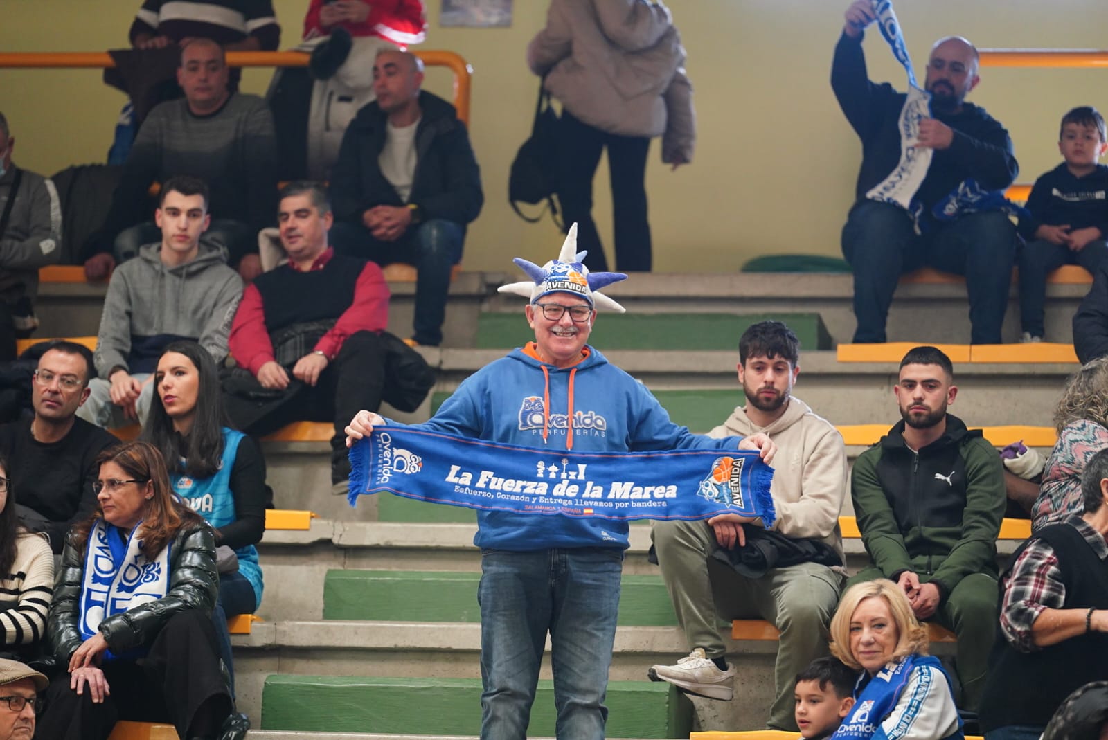 Búscate en la grada de Würzburg en el partido del Avenida contra el IDK
