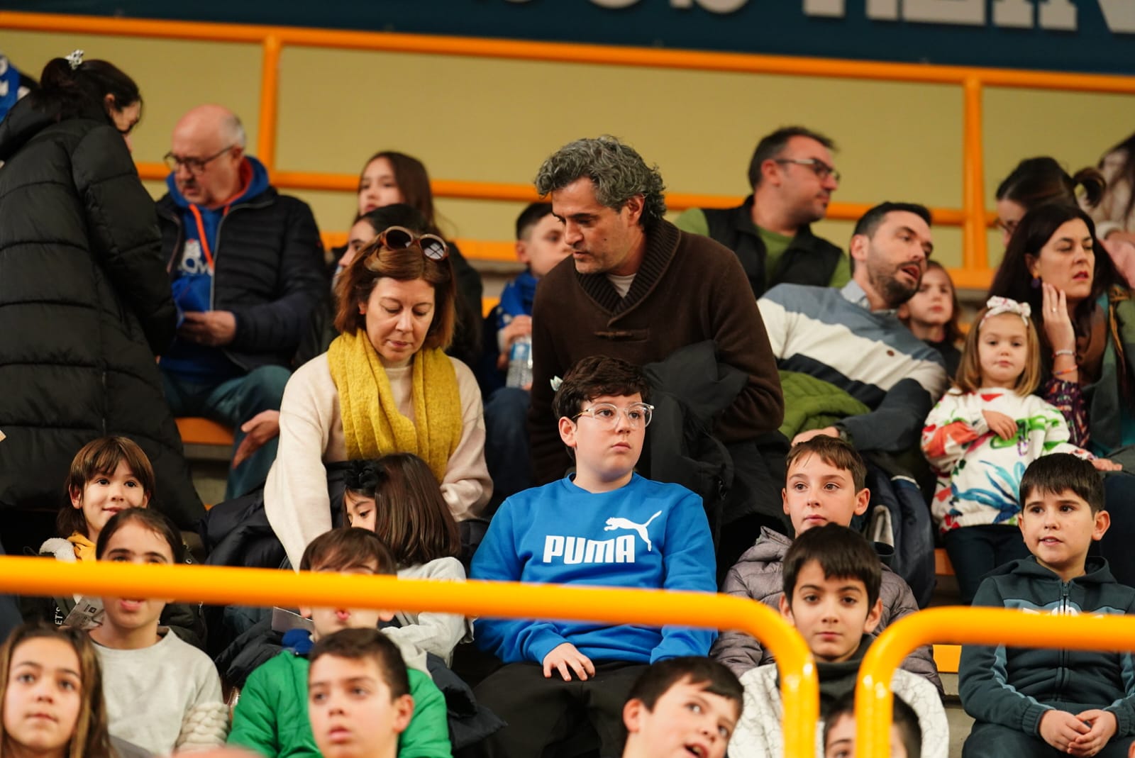 Búscate en la grada de Würzburg en el partido del Avenida contra el IDK