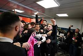 Los jugadores de Unionistas, celebrando el emparejamiento con el Barça.