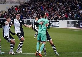 Los jugadores de Unionistas celebran la victoria ante el Villarreal.