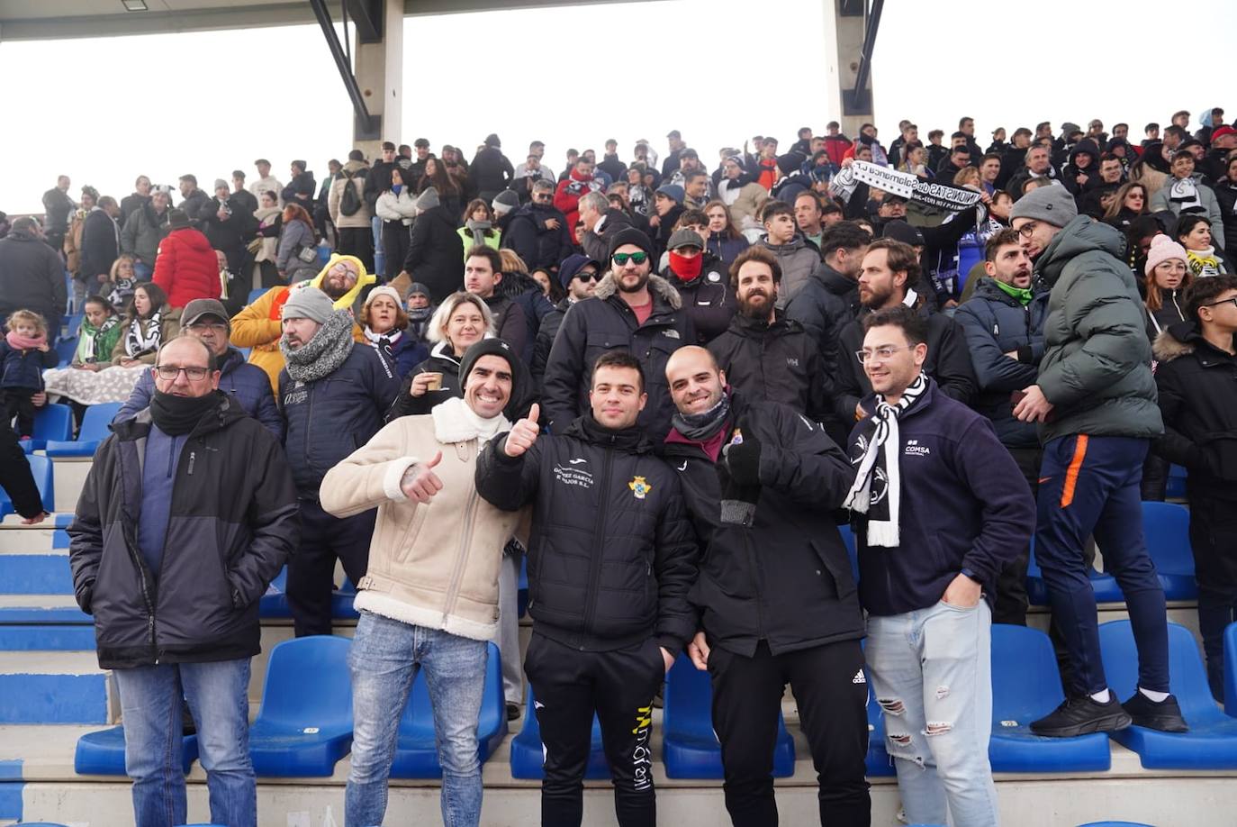 La afición de Unionistas responde a la llamada, ¡búscate en la grada!