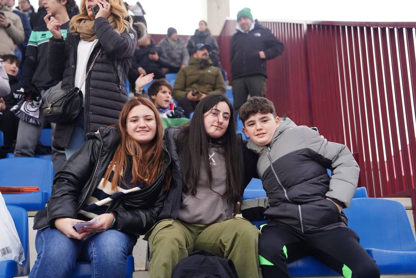 La afición de Unionistas responde a la llamada, ¡búscate en la grada!