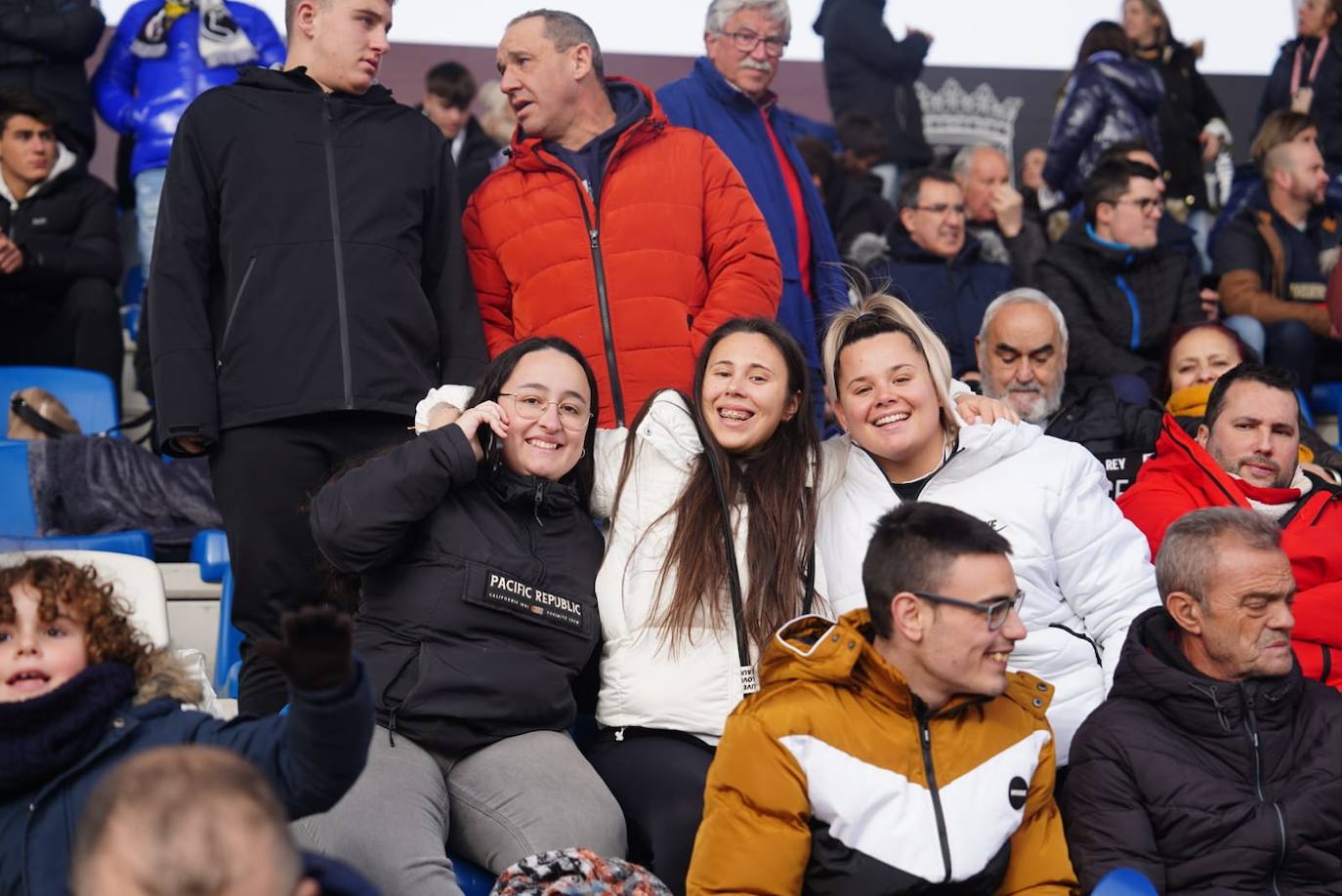 La afición de Unionistas responde a la llamada, ¡búscate en la grada!