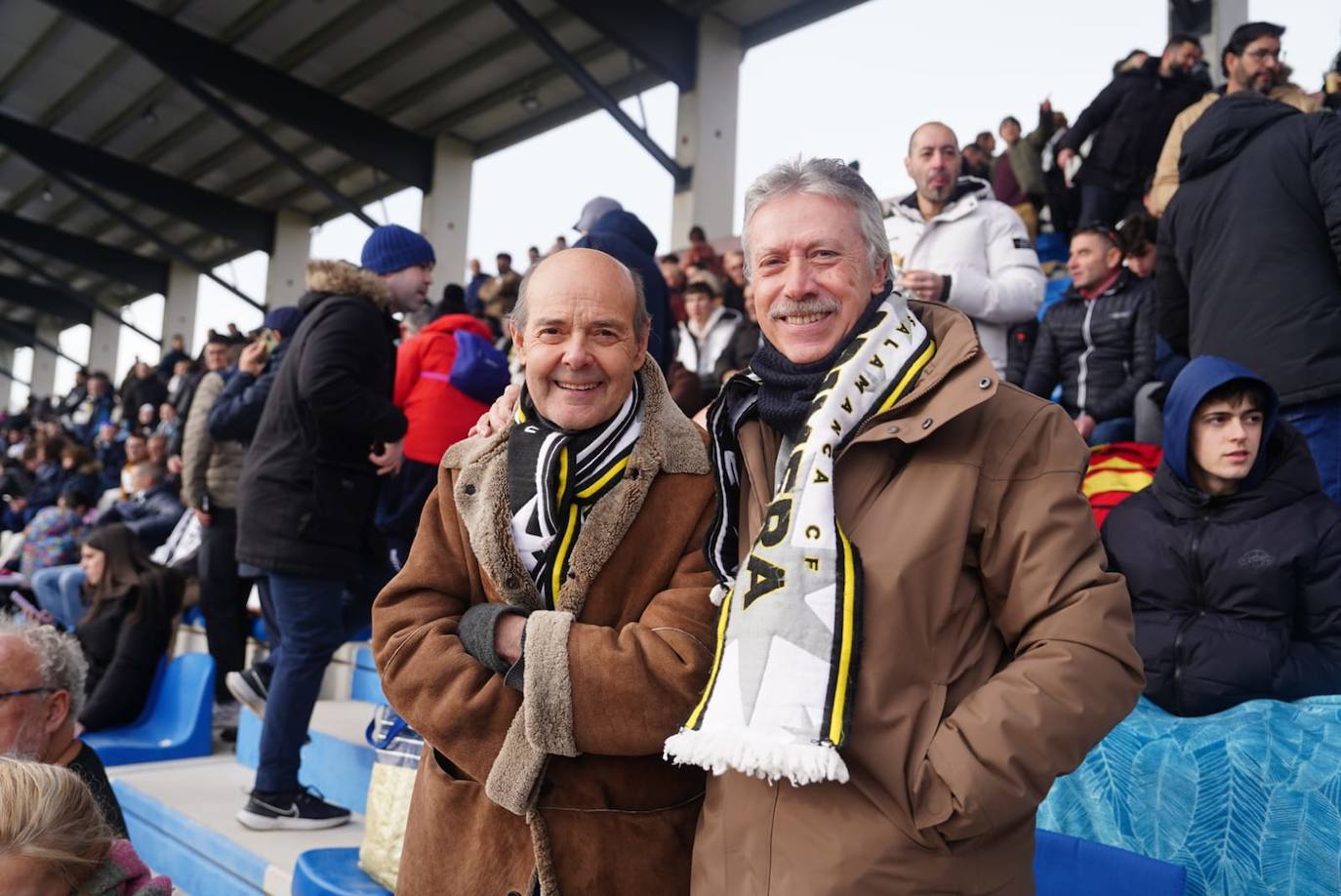 La afición de Unionistas responde a la llamada, ¡búscate en la grada!